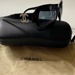 CHANEL SUNGLASSES, BLACK CC LOGO SUNGLASSES Pre-owned, worn and loved by me